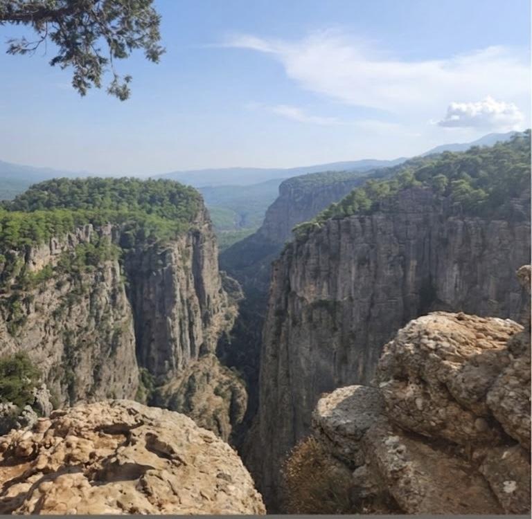Manavgat gezilecek yerler, Manavgat'ta gezilecek yerler, Manavgat gezi rehberi, Manavgat günübirlik gezi, Manavgat günübirlik rota, Antalya Manavgat gezilecek yerler, Antalya'dan günübirlik gezi, Tazı Kanyonu, Tazı Kanyonu nasıl gidilir, Tazı Kanyonu zipline, Tazı Kanyonu giriş ücreti, Manavgat Şelalesi, Manavgat Şelalesi giriş ücreti, Manavgat Şelalesi çalışma saatleri, Manavgat Şelalesi Müze Kart, Side Antik Kenti, Side Antik Kenti giriş ücreti, Side Antik Kenti Müze Kart, Side Antik Kenti çalışma saatleri, Side Apollon Tapınağı, Side Antik Kenti gün batımı, Side gezilecek yerler, Side'de ne yapılır, Antalya gezilecek yerler, Antalya gezi rehberi, Antalya günübirlik rotalar, Antalya doğa gezileri, Antalya tarihi yerler, Manavgat tatil yerleri, Manavgat turistik yerler, Antalya'da hafta sonu gezilecek yerler