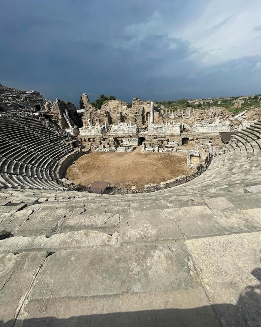 Manavgat gezilecek yerler, Manavgat'ta gezilecek yerler, Manavgat gezi rehberi, Manavgat günübirlik gezi, Manavgat günübirlik rota, Antalya Manavgat gezilecek yerler, Antalya'dan günübirlik gezi, Tazı Kanyonu, Tazı Kanyonu nasıl gidilir, Tazı Kanyonu zipline, Tazı Kanyonu giriş ücreti, Manavgat Şelalesi, Manavgat Şelalesi giriş ücreti, Manavgat Şelalesi çalışma saatleri, Manavgat Şelalesi Müze Kart, Side Antik Kenti, Side Antik Kenti giriş ücreti, Side Antik Kenti Müze Kart, Side Antik Kenti çalışma saatleri, Side Apollon Tapınağı, Side Antik Kenti gün batımı, Side gezilecek yerler, Side'de ne yapılır, Antalya gezilecek yerler, Antalya gezi rehberi, Antalya günübirlik rotalar, Antalya doğa gezileri, Antalya tarihi yerler, Manavgat tatil yerleri, Manavgat turistik yerler, Antalya'da hafta sonu gezilecek yerler