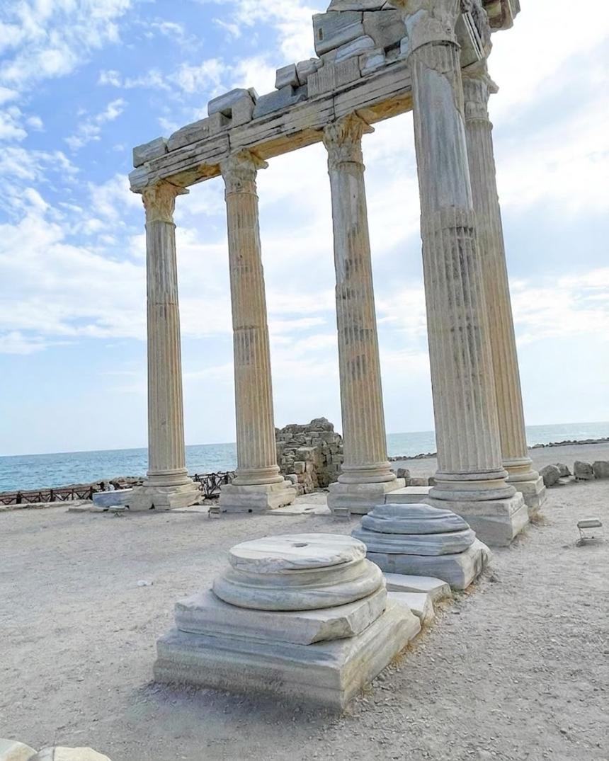 Manavgat gezilecek yerler, Manavgat'ta gezilecek yerler, Manavgat gezi rehberi, Manavgat günübirlik gezi, Manavgat günübirlik rota, Antalya Manavgat gezilecek yerler, Antalya'dan günübirlik gezi, Tazı Kanyonu, Tazı Kanyonu nasıl gidilir, Tazı Kanyonu zipline, Tazı Kanyonu giriş ücreti, Manavgat Şelalesi, Manavgat Şelalesi giriş ücreti, Manavgat Şelalesi çalışma saatleri, Manavgat Şelalesi Müze Kart, Side Antik Kenti, Side Antik Kenti giriş ücreti, Side Antik Kenti Müze Kart, Side Antik Kenti çalışma saatleri, Side Apollon Tapınağı, Side Antik Kenti gün batımı, Side gezilecek yerler, Side'de ne yapılır, Antalya gezilecek yerler, Antalya gezi rehberi, Antalya günübirlik rotalar, Antalya doğa gezileri, Antalya tarihi yerler, Manavgat tatil yerleri, Manavgat turistik yerler, Antalya'da hafta sonu gezilecek yerler