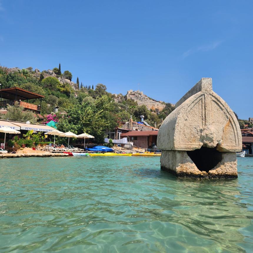 Kaleköy, Kaleköy Antalya, Kaleköy Demre, Kaleköy Kekova, Kaleköy’e teknesiz nasıl gidilir, Kaleköy teknesiz ulaşım, Kaleköy yürüyüş, Kaleköy yürüyüş rotası, Kaleköy karadan ulaşım, Kaleköy araçla nasıl gidilir, Kaleköy Üçağız, Simena Antik Kenti, Simena Kalesi, Kekova gezilecek yerler, Demre gezilecek yerler, Antalya gezilecek yerler, Kaleköy frenk inciri dondurması, Kaleköy dondurma, Antalya gezi rehberi
