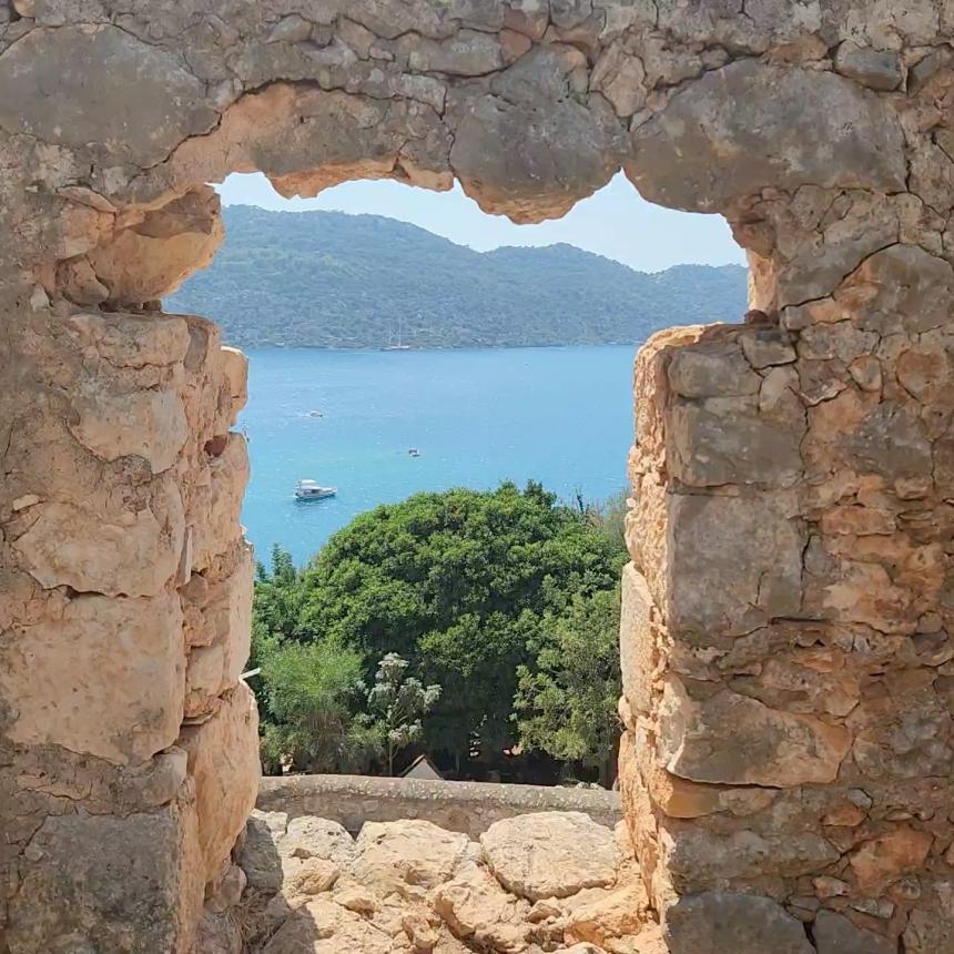 Kaleköy, Kaleköy Antalya, Kaleköy Demre, Kaleköy Kekova, Kaleköy’e teknesiz nasıl gidilir, Kaleköy teknesiz ulaşım, Kaleköy yürüyüş, Kaleköy yürüyüş rotası, Kaleköy karadan ulaşım, Kaleköy araçla nasıl gidilir, Kaleköy Üçağız, Simena Antik Kenti, Simena Kalesi, Kekova gezilecek yerler, Demre gezilecek yerler, Antalya gezilecek yerler, Kaleköy frenk inciri dondurması, Kaleköy dondurma, Antalya gezi rehberi